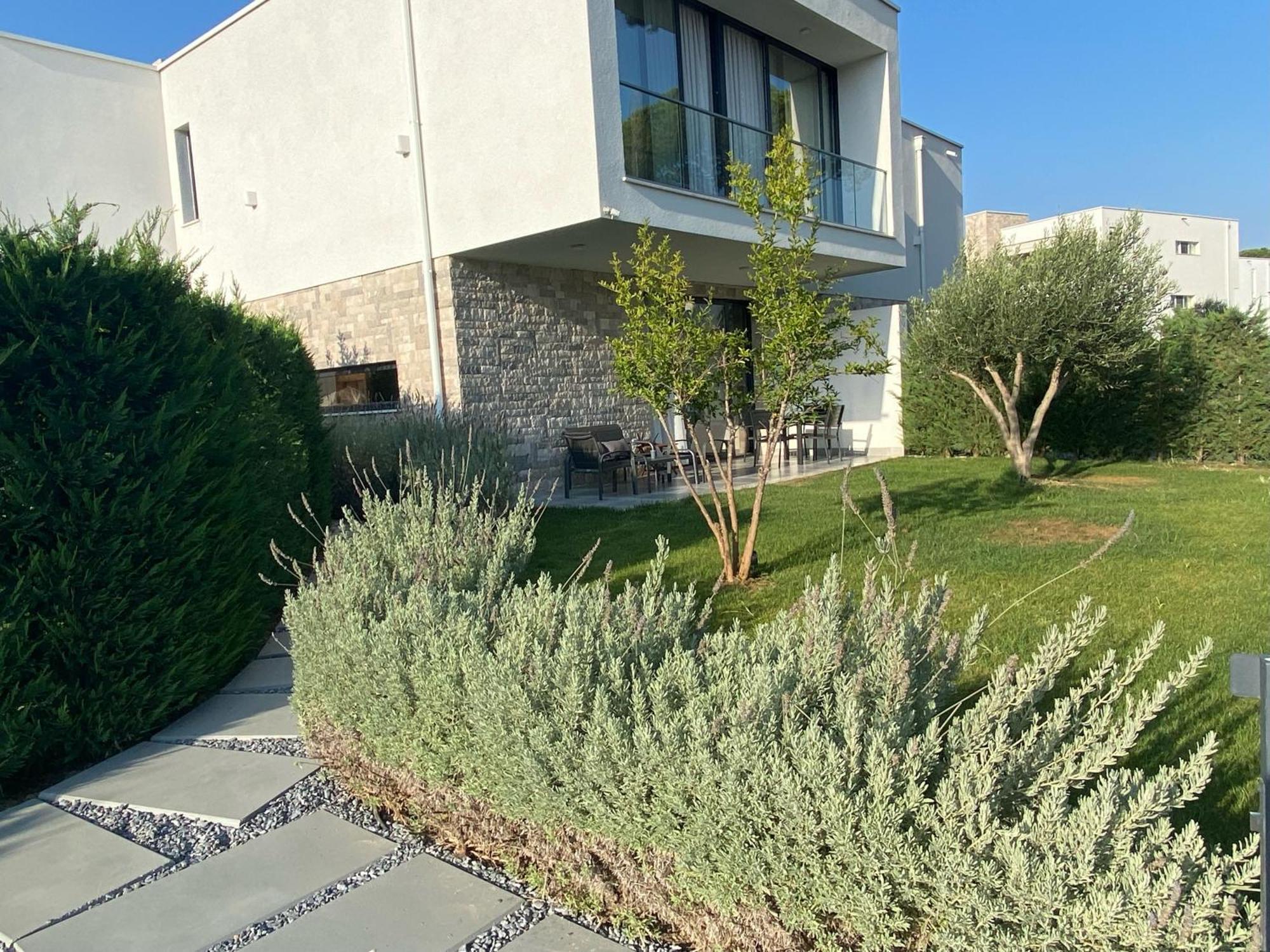 Rosemarine Villas Durrës Extérieur photo